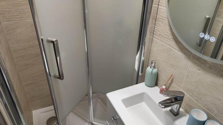 Chambre Privee Pour 4 Personnes En Banlieue Parisienne A Bondy Kültér fotó